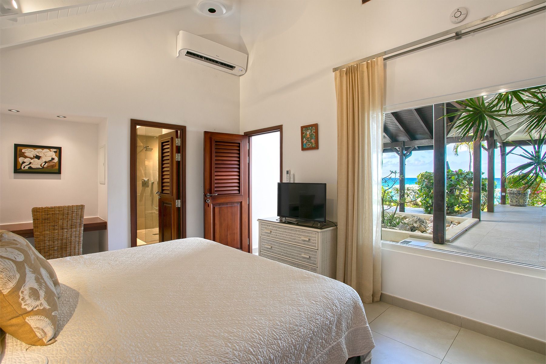 Blue Beach Villa villa photo.